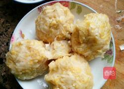 大骨头炖酸菜的做法图解1