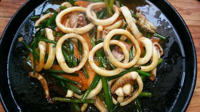 翻炒均匀关火，关火后放入鸡精和香油即可。