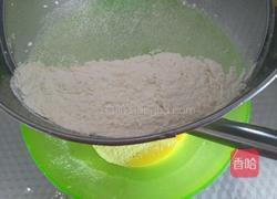 戚风蛋糕胚子(6寸)的做法图解4