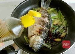 葱烧鲫鱼的做法图解11