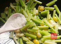 百合银杏炒西芹的做法图解10