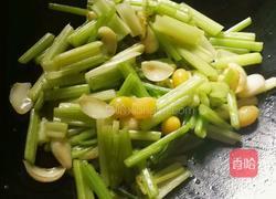百合银杏炒西芹的做法图解11