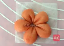 Illustration of how to make romantic cherry blossom cookies 8