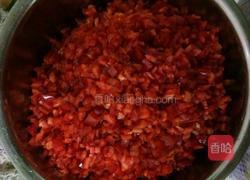 猪肉花生辣椒酱的做法图解2