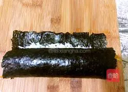 Illustration of how to make tuna sushi 12