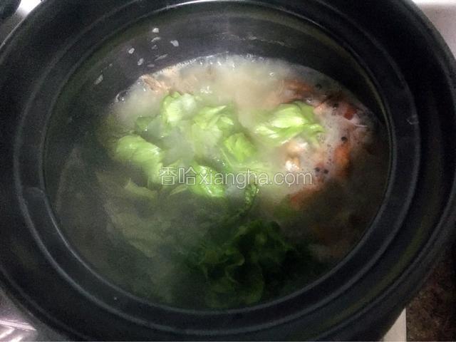 放入生菜大火烧开