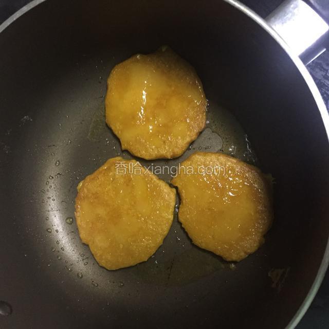 煎至两面金黄