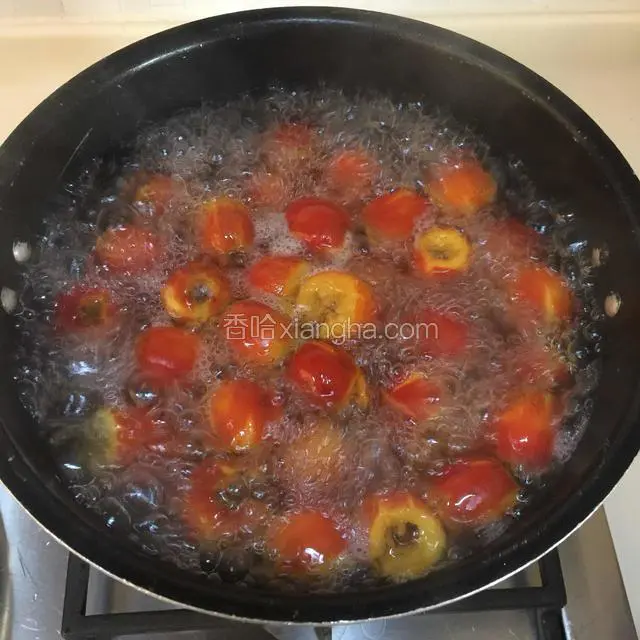 煮10分钟左右，糖汁黏稠关火