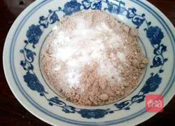 Illustration of how to make sorghum noodle rolls 4