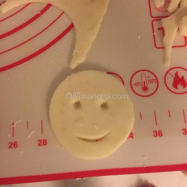 两面铺上干面粉