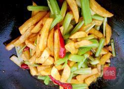 香辣土豆烧芹菜的做法图解9