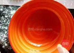 Illustration of how to make steamed scallion pancakes with knife 5