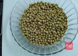 酸笋炒黄豆的做法图解1