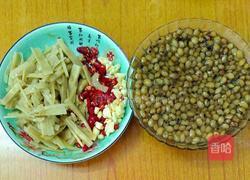 酸笋炒黄豆的做法图解3