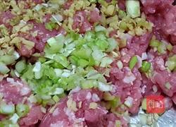 猪肉虾仁莲藕云吞的做法图解1