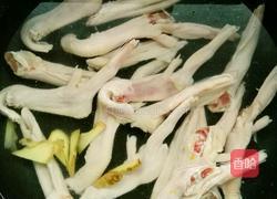 泡椒烧鸭掌的做法图解1
