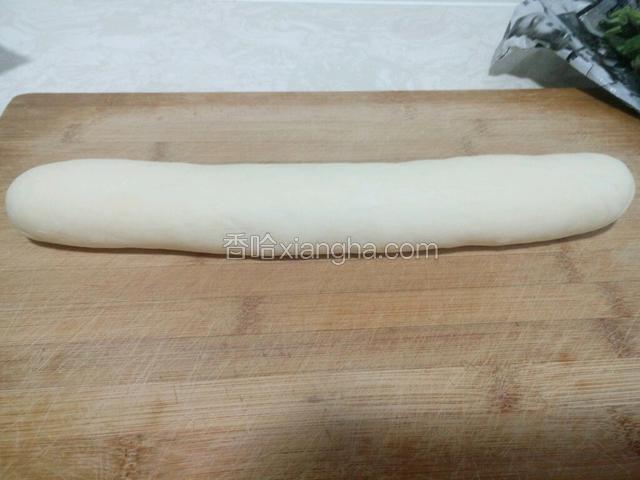 在用手搓成圆条