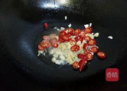 大蒜辣椒蒸鲈鱼的做法图解5