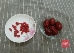 红枣枸杞苹果汤的做法图解3