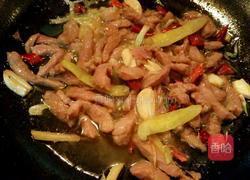 酸菜炒肉丝的做法图解2
