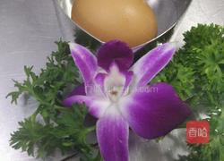 香煎流黄荷包蛋的做法图解1