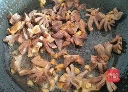 鸭胗炒韭菜的做法图解2