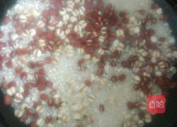 红豆薏仁粥的做法图解3