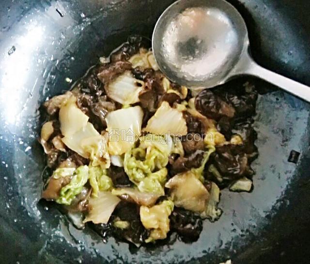 加入鸡精炒匀即可。