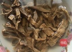 笋干毛豆炖肉的做法图解1