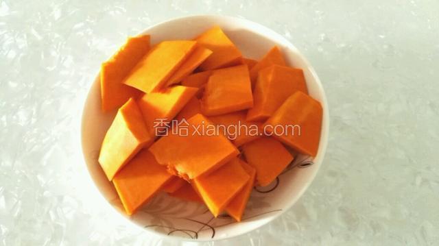 南瓜去皮洗净切片