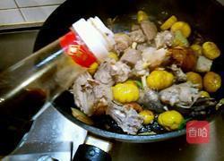 板栗炖山鸡的做法图解6