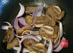 葱爆牛仔骨的做法图解4