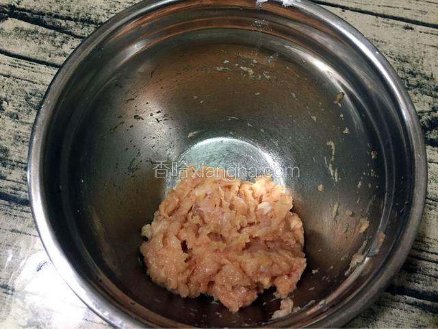顺时针方向搅拌均匀