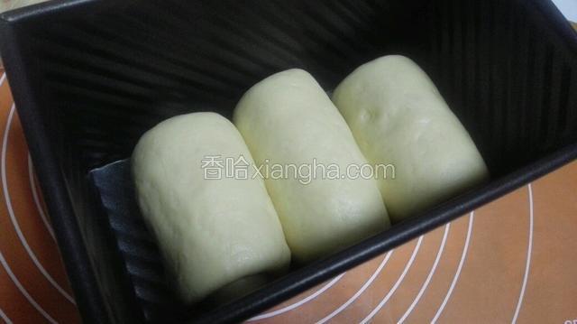 三个做完放入土司盒！