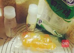 蛋黄酥+肉松饼的做法图解1