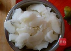 老黄瓜炒辣椒的做法图解1