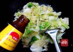 烧肉炒卷心菜的做法图解6