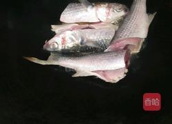 炸豆腐焖鱼的做法图解2
