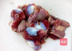 酸菜炒鸡胗的做法图解1