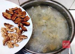红枣核桃银耳汤的做法图解5