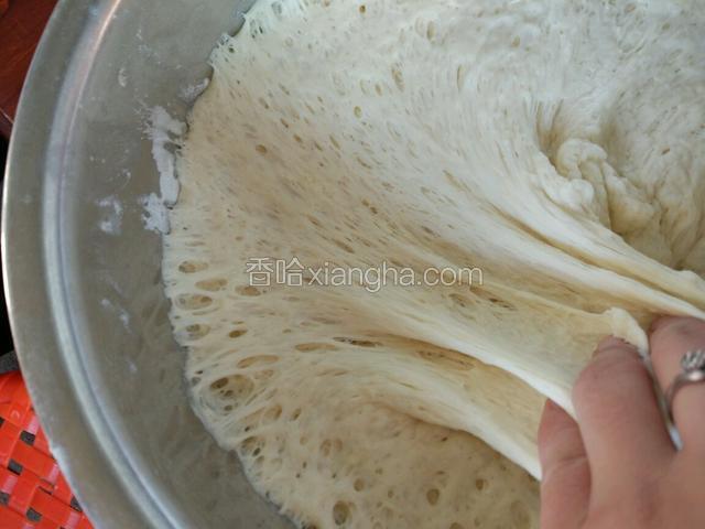 面团两倍多大，成蜂窝组织状！