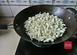 风吹腌肉炒花菜的做法图解4