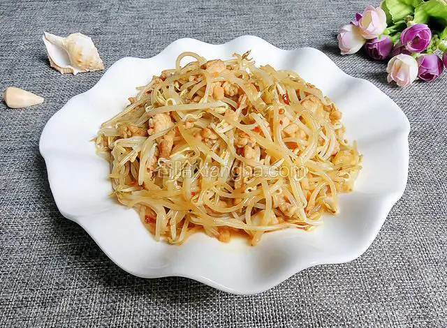 瘦肉炒绿豆芽