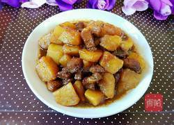 红烧肉炖土豆的做法图解1