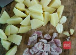 红烧肉炖土豆的做法图解2