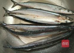 干煎秋刀鱼的做法图解1