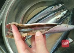 干煎秋刀鱼的做法图解2