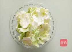 手撕包菜拌粉条的做法图解2