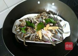 紫苏蒸毛蟹的做法图解6