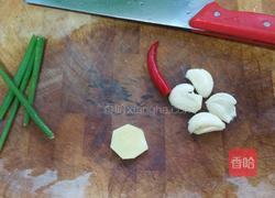 蒜辣河虾的做法图解2